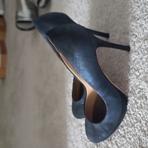 Badgeley Mischka black blue metallic suede pumps heels size 6